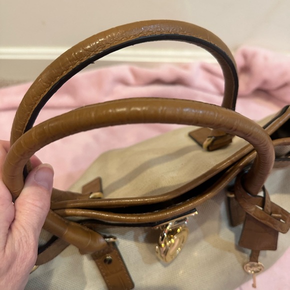 Michael Kors Tan and Cream Bag - Picture 5 of 16